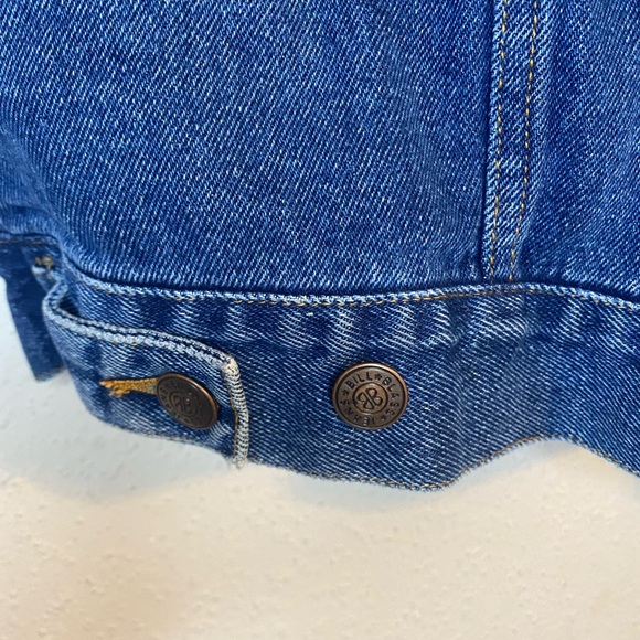 VINTAGE JEAN JACKET! - Picture 7 of 9